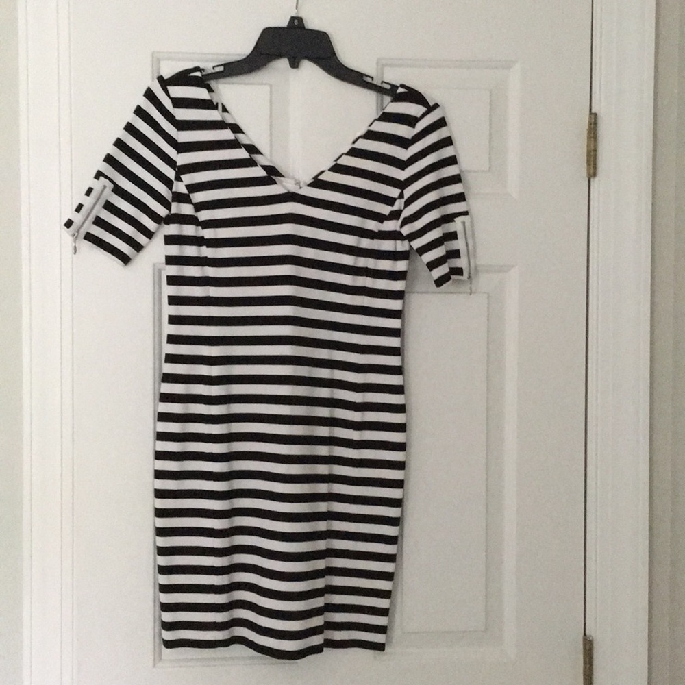 Super flattering horizontal stripe dress